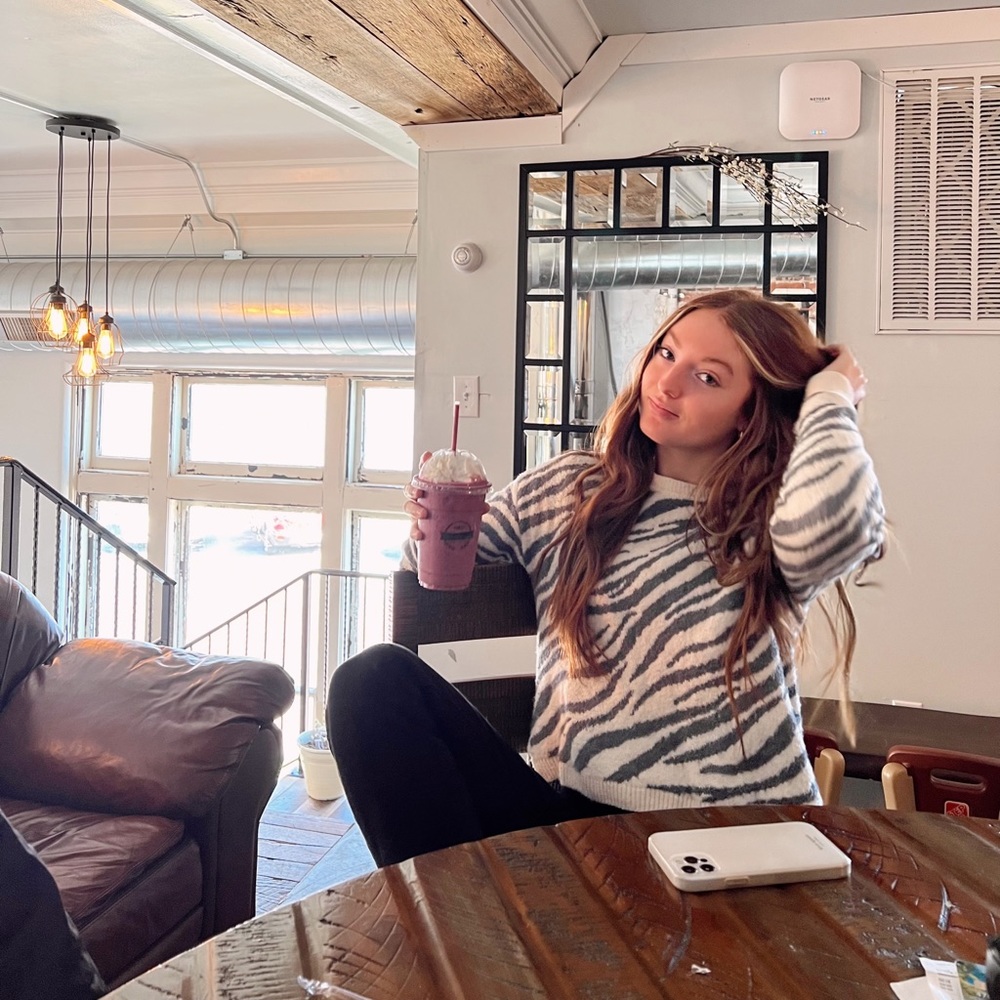 Meet your Posher, Ava